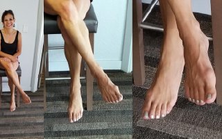 Sexy MILF Barefoot