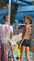 Jungen am Strand und Pool / Boys on Beach and Pool 2