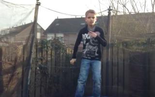 Super boy Morris - trampoline acrobatic ( screenshot)